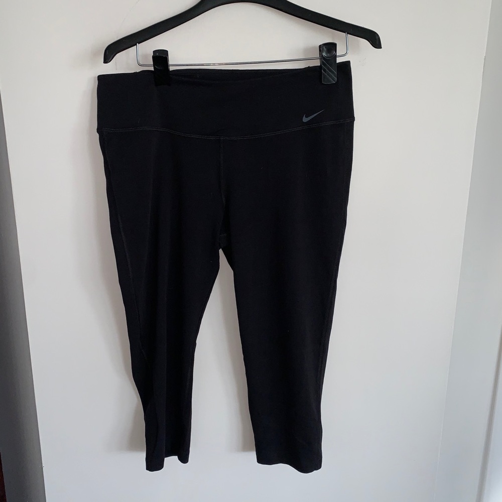 Black Nike leggings